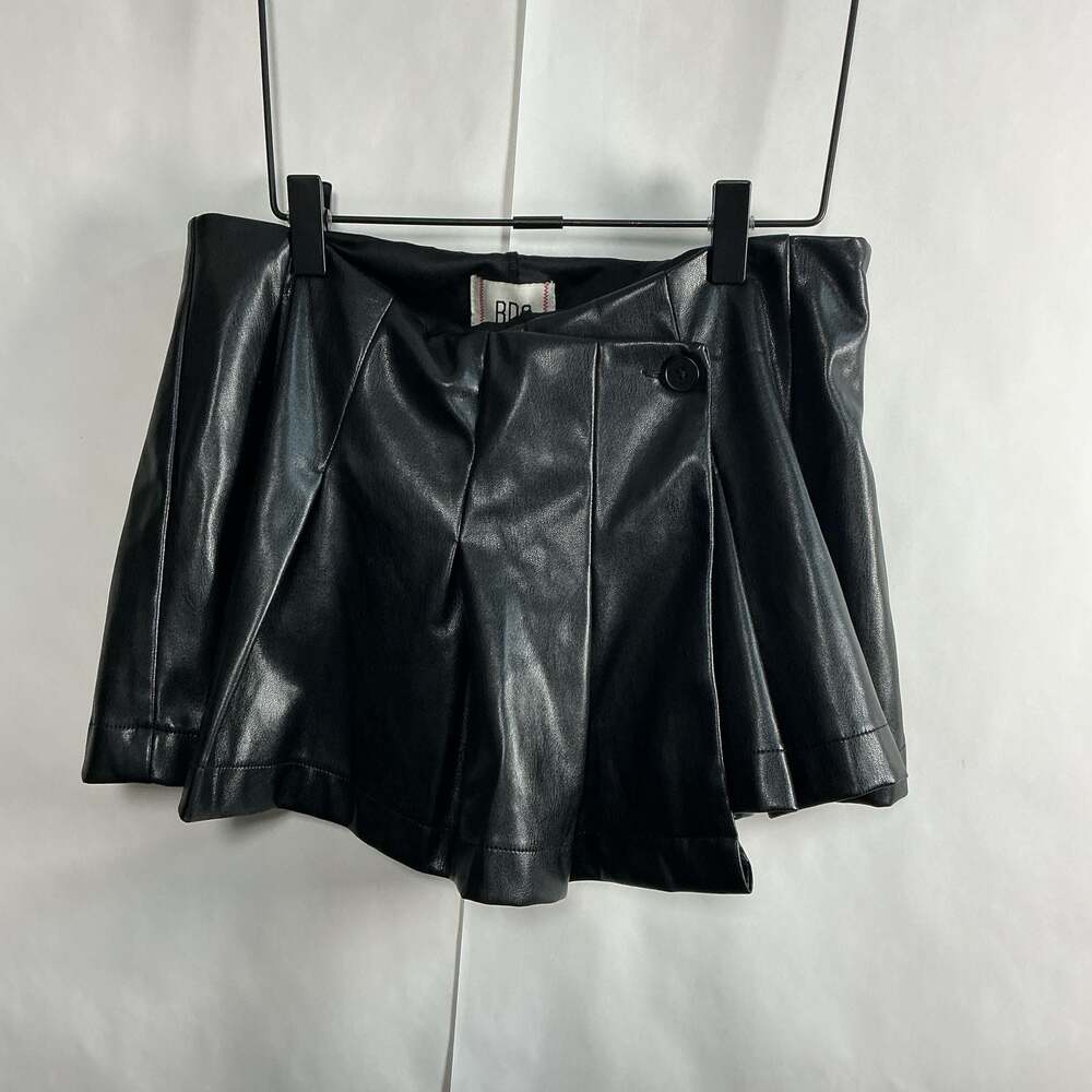 BDG Urban Outfitters Black Faux Leather Pleated Skort Shorts Size S